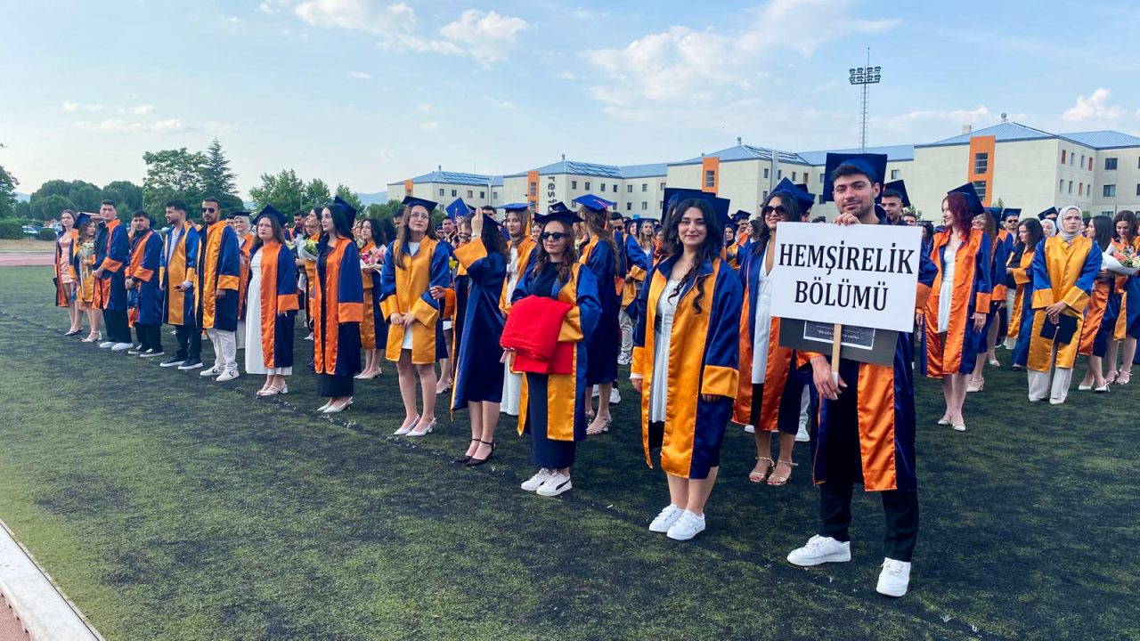 Meslek Hayatına İlk Adım: Sağlık Bilimleri Fakültesinde Mezuniyet Coşkusu