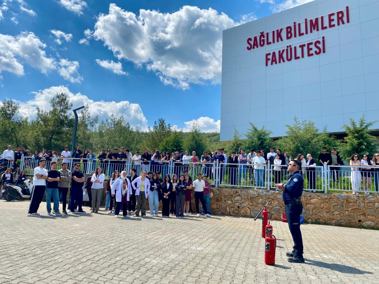 Fakültemizde Uygulamalı Yangın Eğitimi ve Tatbikatı Gerçekleştirildi