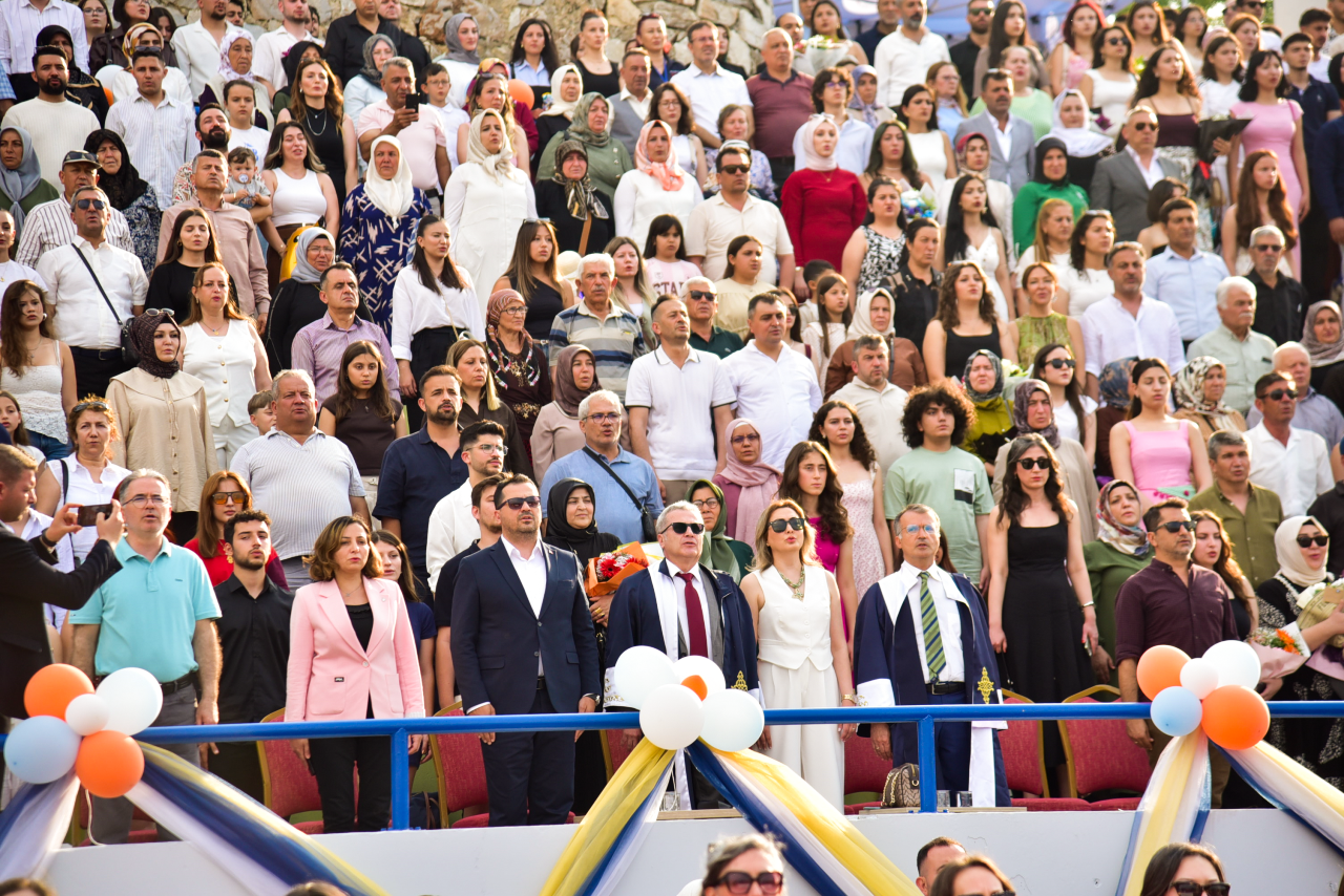 Meslek Hayatına İlk Adım: Sağlık Bilimleri Fakültesinde Mezuniyet Coşkusu