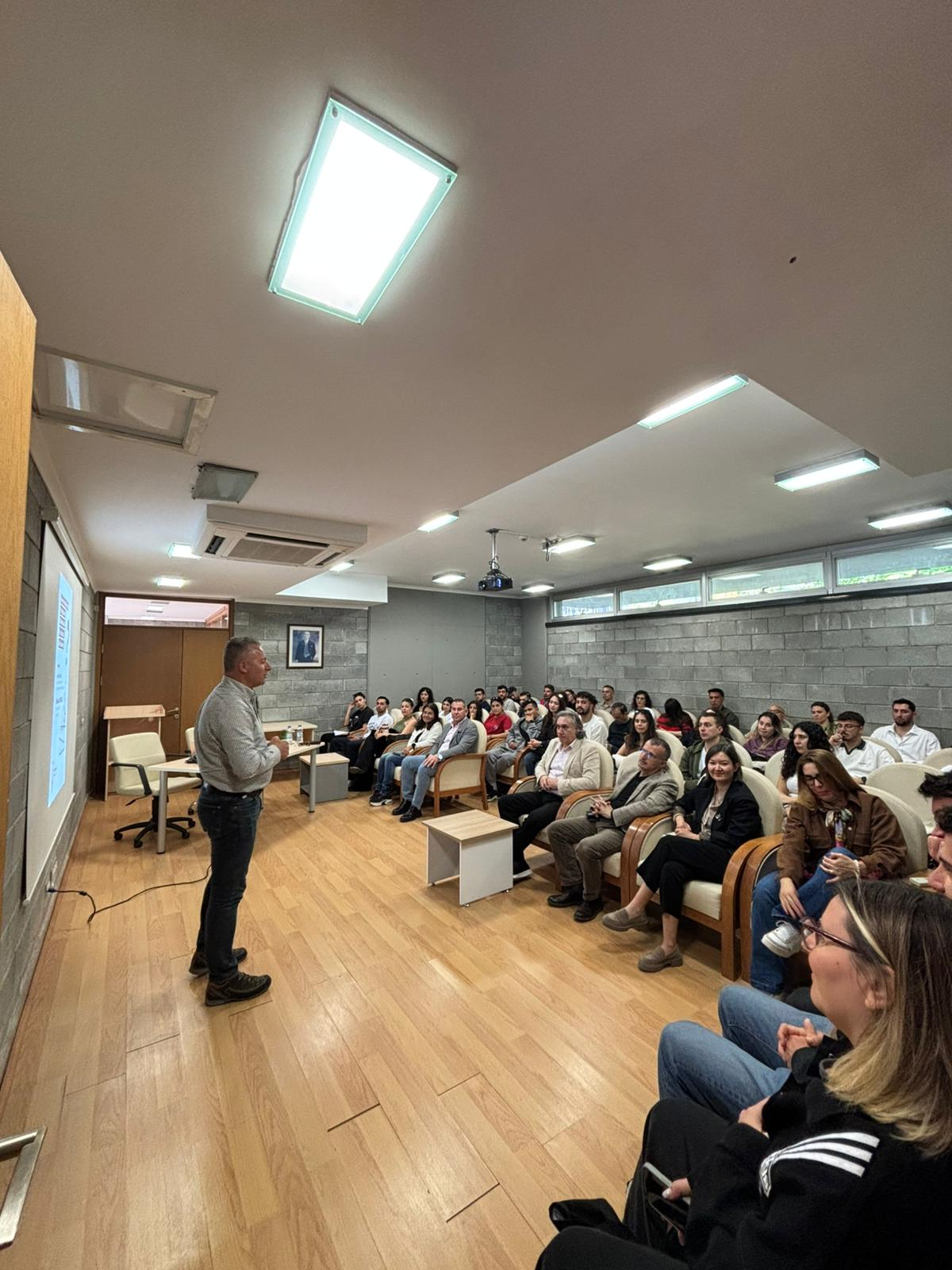 Doğru Tez Konusu Seçimi Üzerine Kritik Seminer