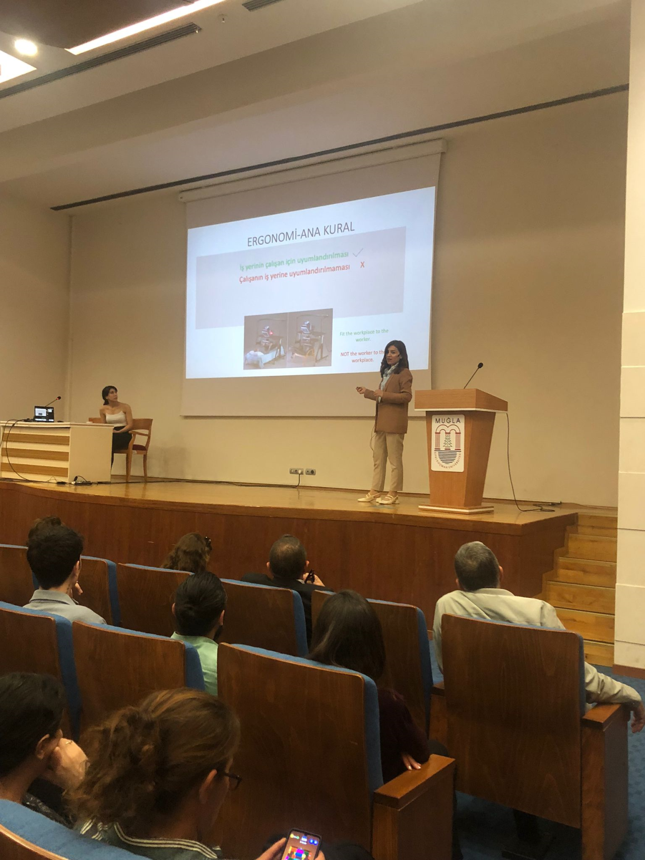 Ofis Çalışanları İçin Koruyucu Ergonomik Prensipler ve Egzersiz Yaklaşımları