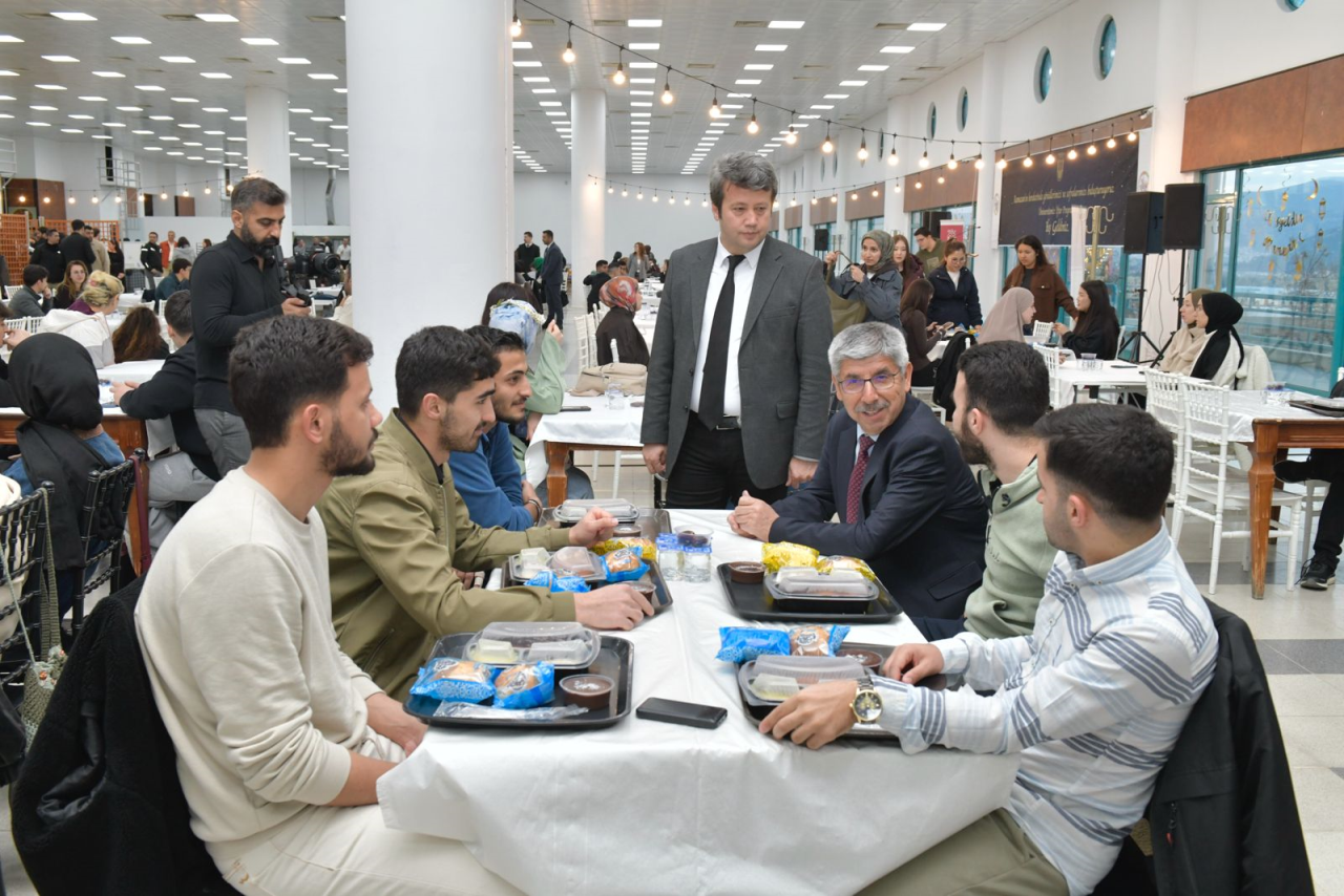 Rektör-Öğrenci Buluşması Yapıldı