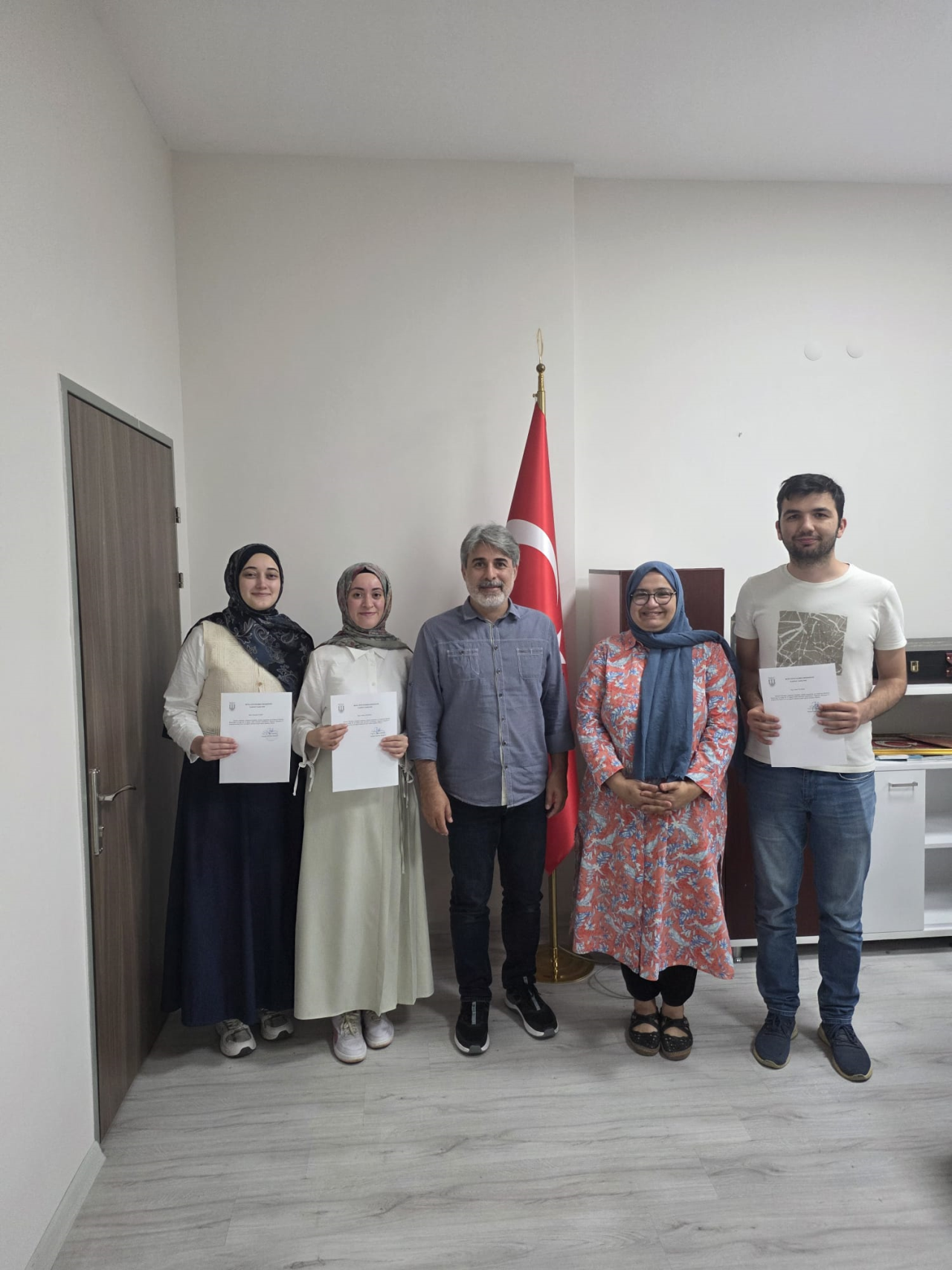 Dekanımız Prof. Dr. Fatih ORHAN II. Öğrenci Atölyeleri Programına Katılanlara Teşekkür Belgelerini Takdim Etti