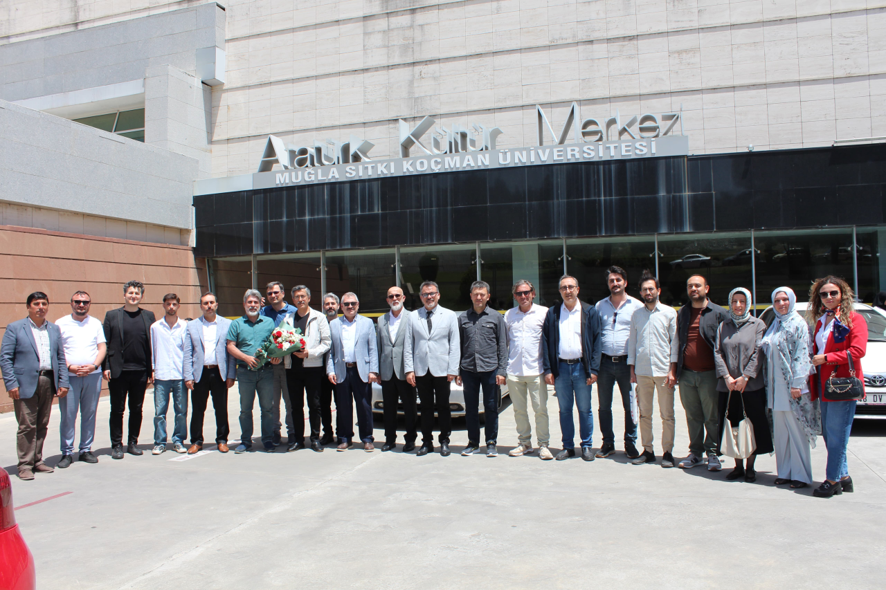 Prof. Dr. Yunus Apaydın Konferans Verdi