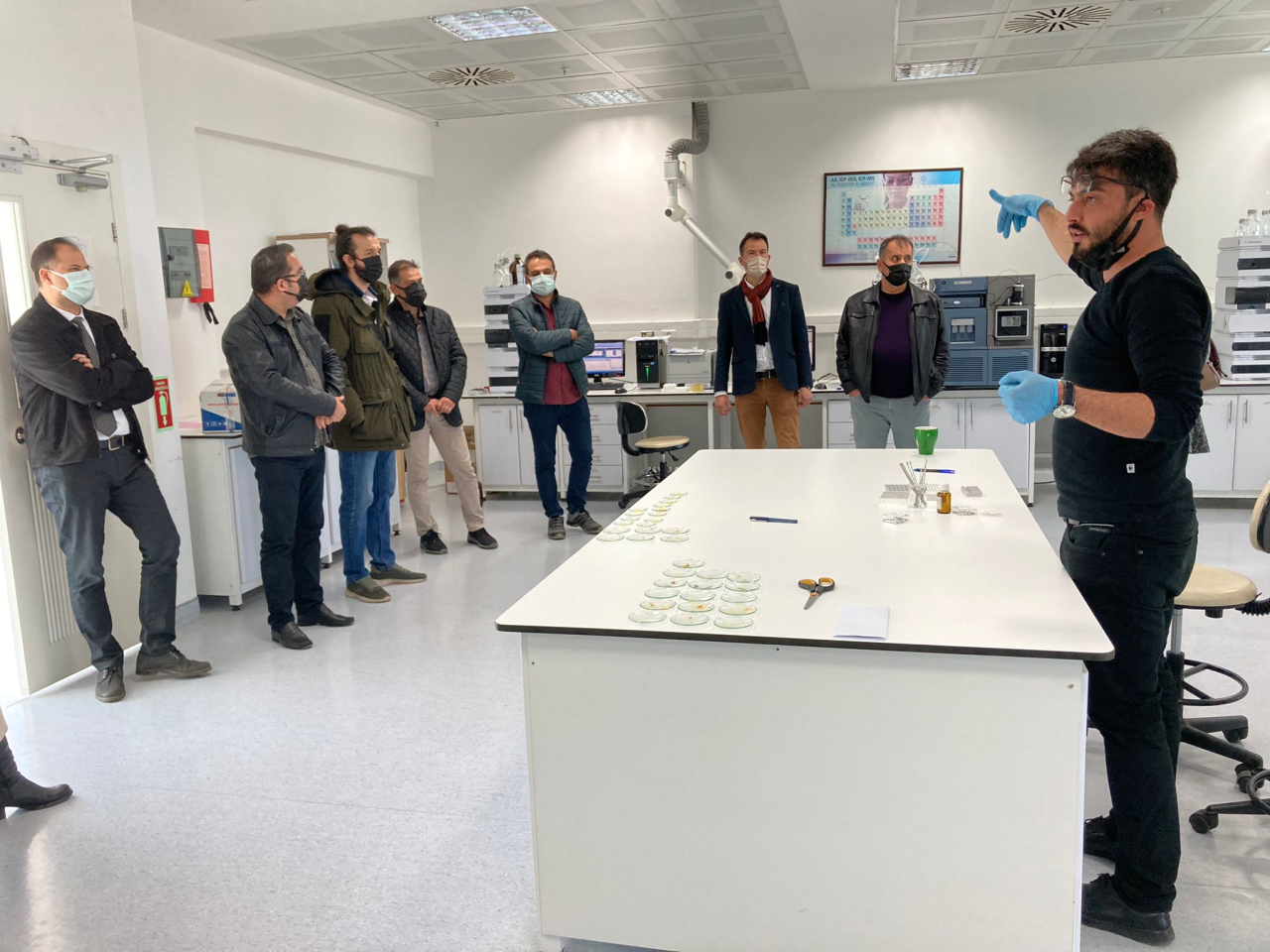 Teknoloji Fakültesi Dekanı Prof. Dr. Hilmi TOKER ve Öğretim Üyeleri ALM bünyesinde kurulan tematik alan laboratuvarlarını ziyaret etti.