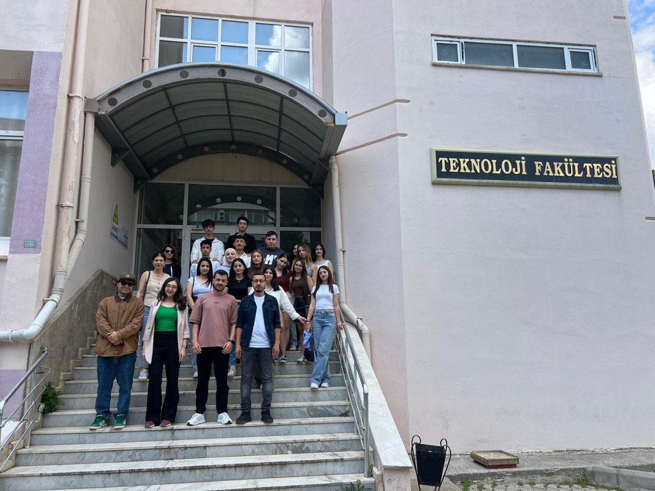 Bodrum Mumcular Sitare Özkan Çok Programlı Anadolu Lisesi öğrencileri Fakültemizi Ziyaret Etti.